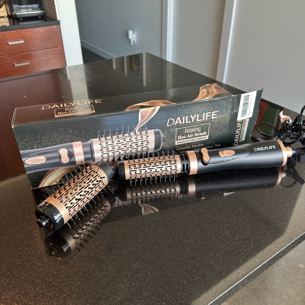 DAILYLIFE Rotating Hot Air Brush w/ 2 Attachments | 3-in-1 Styler | Great Cond